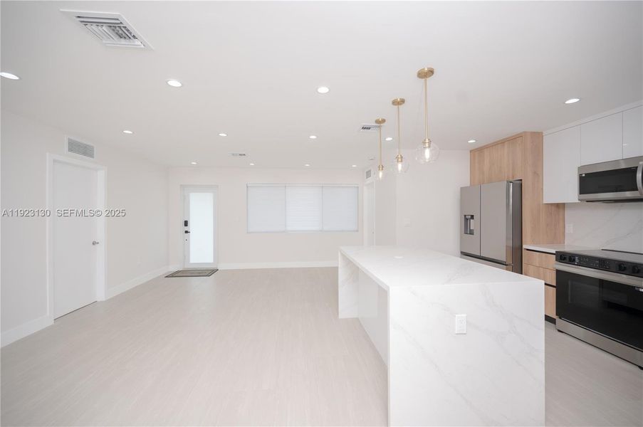 Spacious, unfurnished interior of a new home in , Miramar (Image 17).