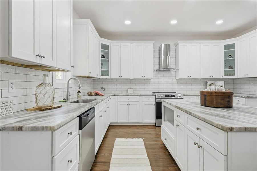 Furnished interior view inside a new home in , Villa Rica (Image 18).