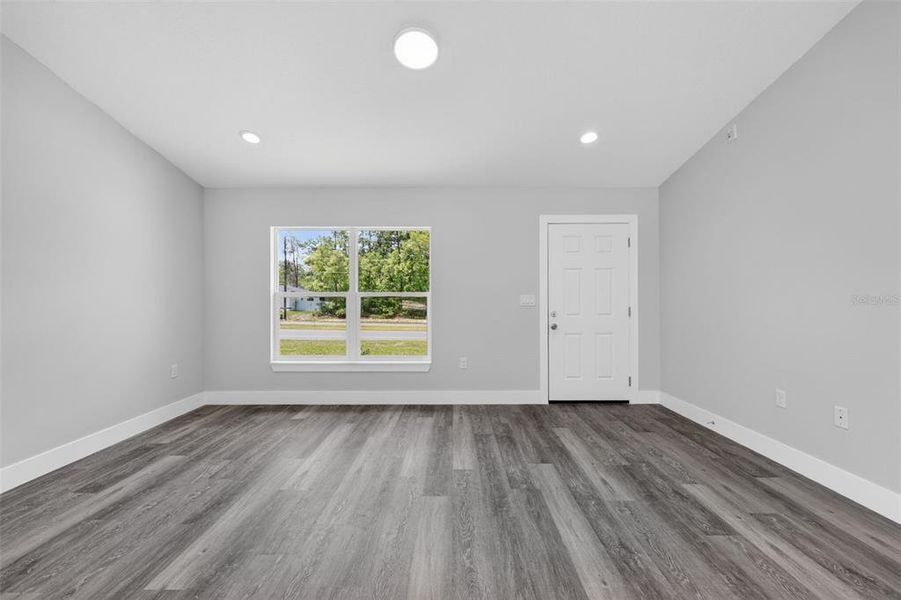 Spacious, unfurnished interior of a new home in , Ocala (Image 25).