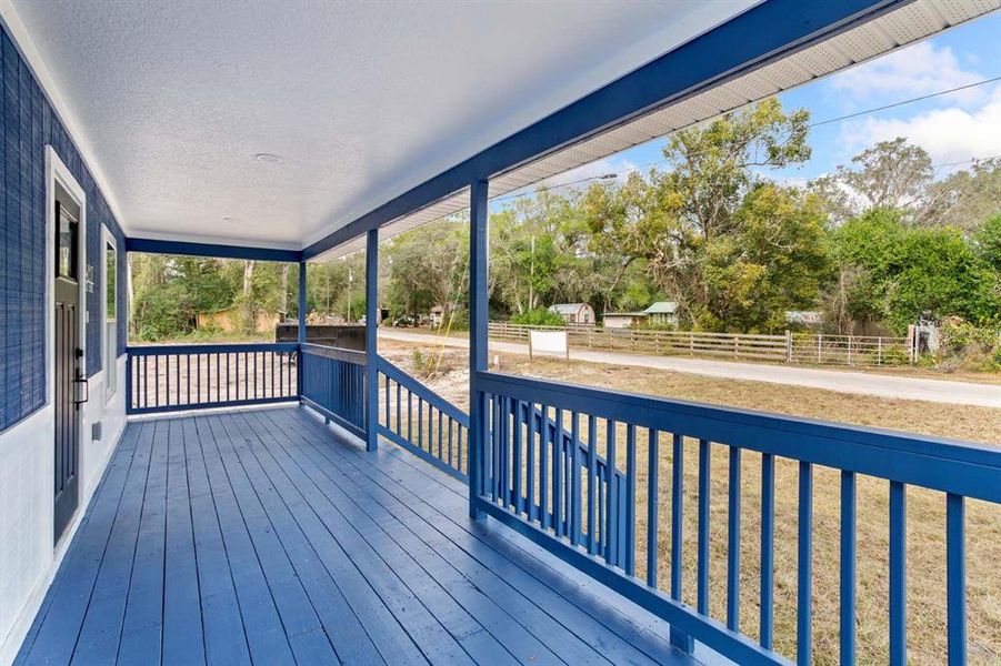 Exterior details and patio area of a home in , Webster (Image 16).