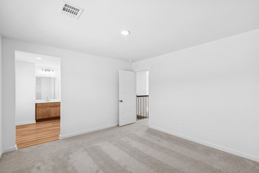 Spacious, unfurnished interior of a new home in Lone Star Landing, Montgomery (Image 29).