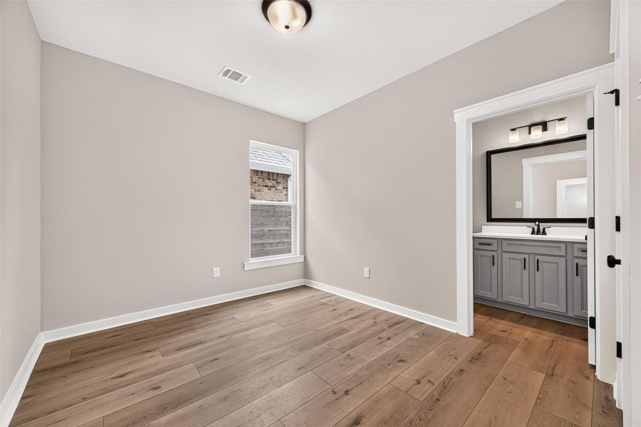 Spacious, unfurnished interior of a new home in Two Step Farm, Montgomery (Image 24).