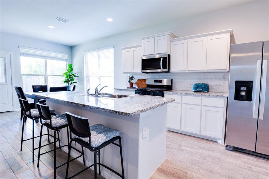 Island with breakfast bar