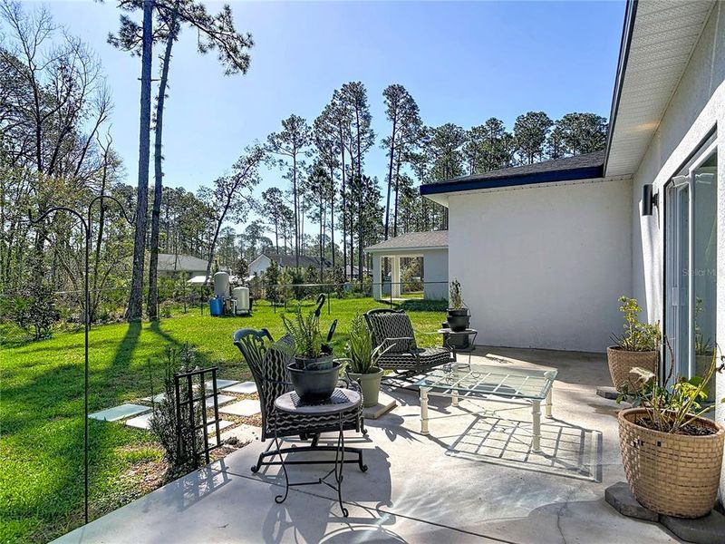 Exterior details and patio area of a home in , Deland (Image 26).