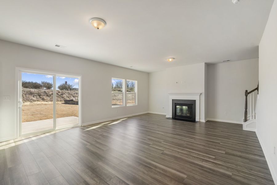 Spacious, unfurnished interior of a new home in Richmond Hill, Inman (Image 13).