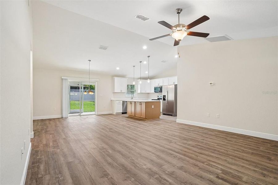 Spacious, unfurnished interior of a new home in , Dunnellon (Image 19).