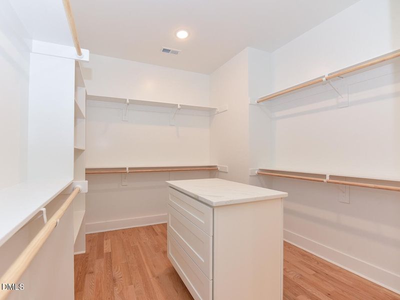 Interior - upstairs - primary suite - cl Interior - upstairs - primary suite - cl