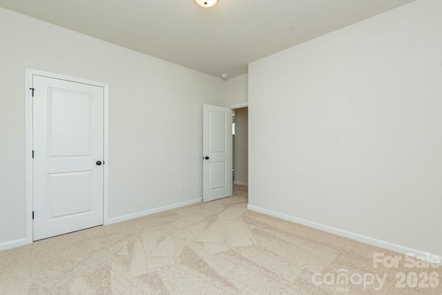 Spacious, unfurnished interior of a new home in Sunset Meadows, Charlotte (Image 28).