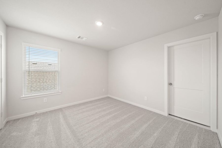 Spacious, unfurnished interior of a new home in Pearlbrook, Texas City (Image 21).