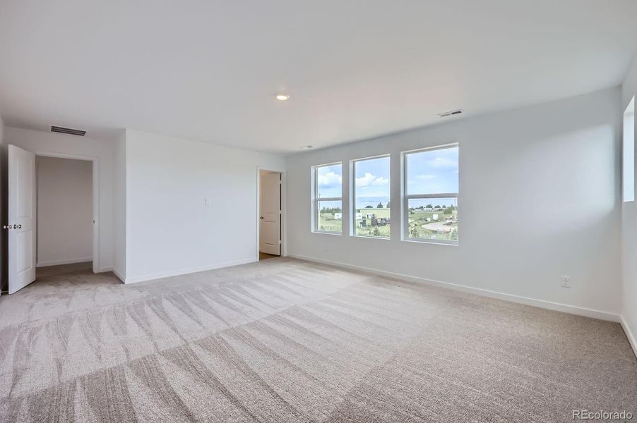 Spacious, unfurnished interior of a new home in , Colorado Springs (Image 7).