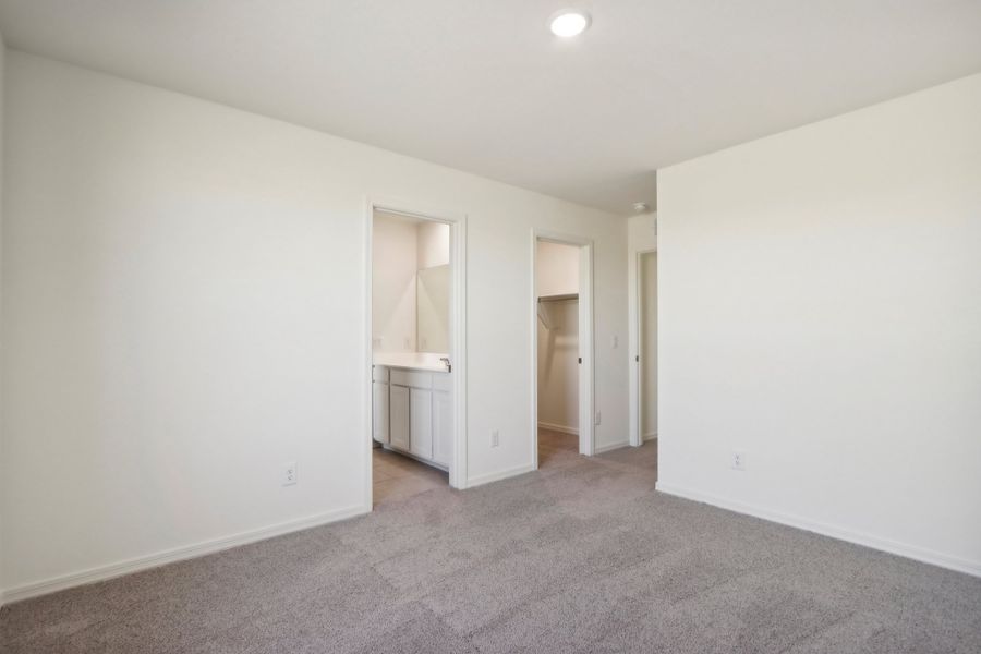 Representative unfurnished interior of a home built from the Eclipse by Starlight Homes in Stonebridge Manor, Waddell (Image 21).