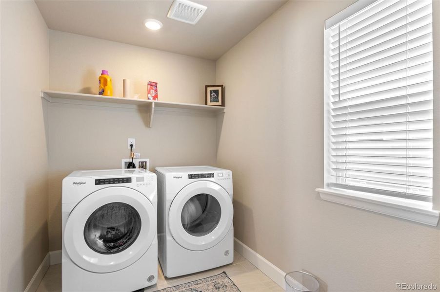 Laundry room, comes with washer and dryer