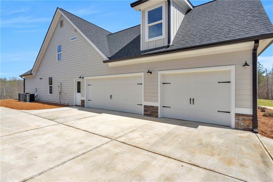 Exterior details and patio area of a home in , Pendergrass (Image 4).