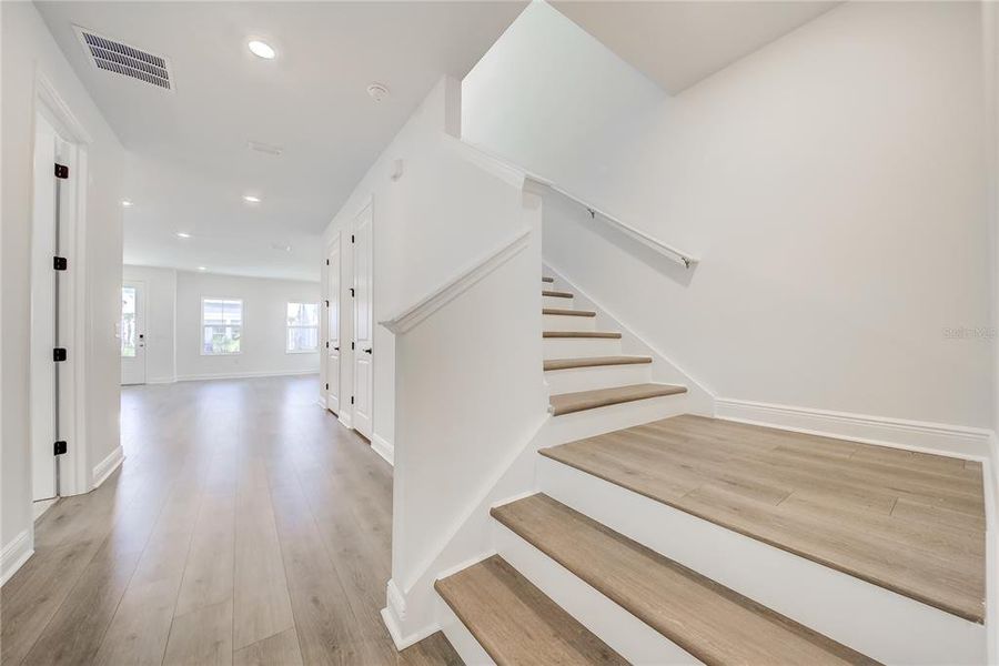 Spacious, unfurnished interior of a new home in Bungalow Walk at Lakewood Ranch, Sarasota (Image 46).