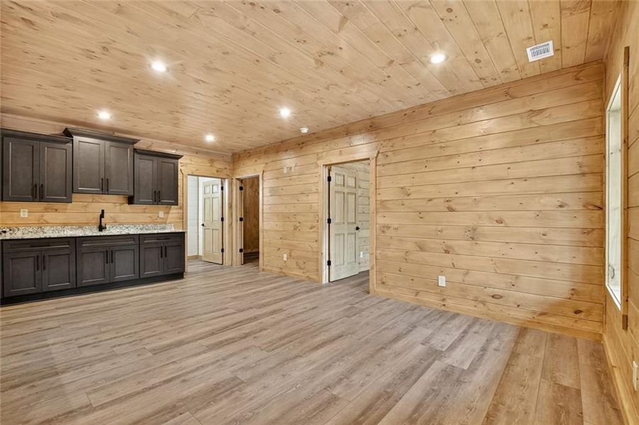 Spacious, unfurnished interior of a new home in , Blue Ridge (Image 14).