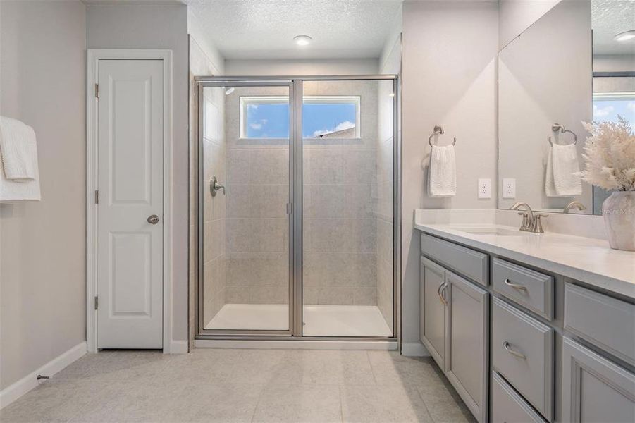 Furnished interior view inside a new home in , Lutz (Image 19).