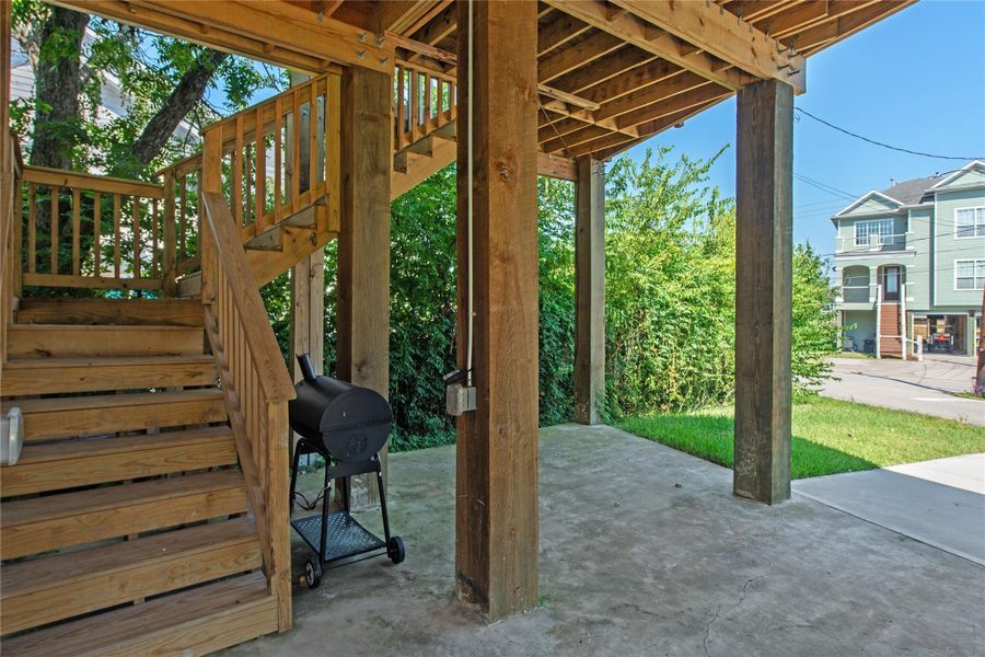 Exterior details and patio area of a home in , Kemah (Image 24).
