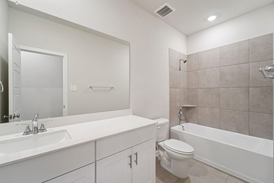 Furnished interior view inside a new home in Southwinds, Baytown (Image 8).