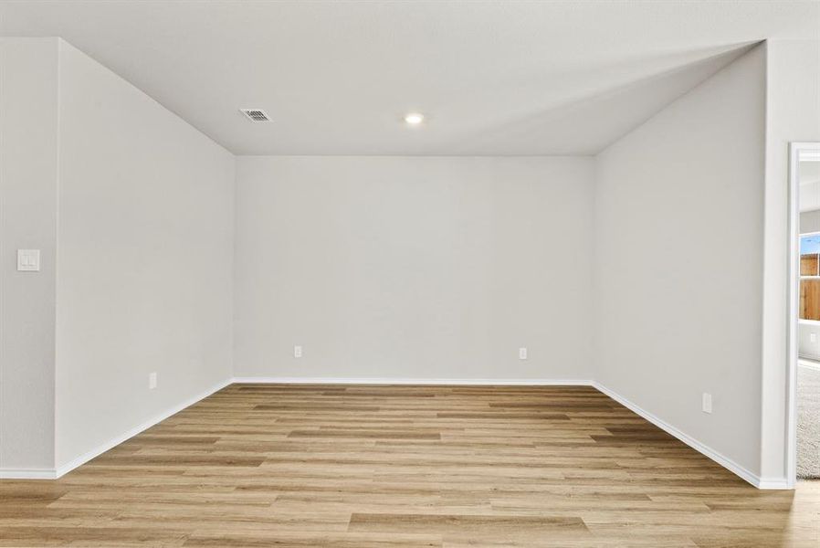 Spacious, unfurnished interior of a new home in Sunnycreek, Crowley (Image 19).