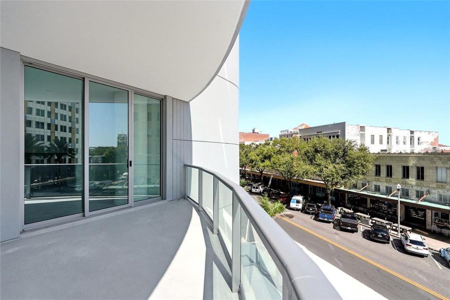 Condo located in St. Petersburg, FL showcasing its design and architecture (Image 27). Condo located in St. Petersburg, FL showcasing its design and architecture (Image 27).