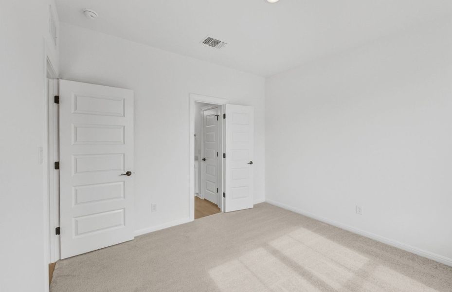 Spacious, unfurnished interior of a new home in Bluffview Reserve, Leander (Image 53).