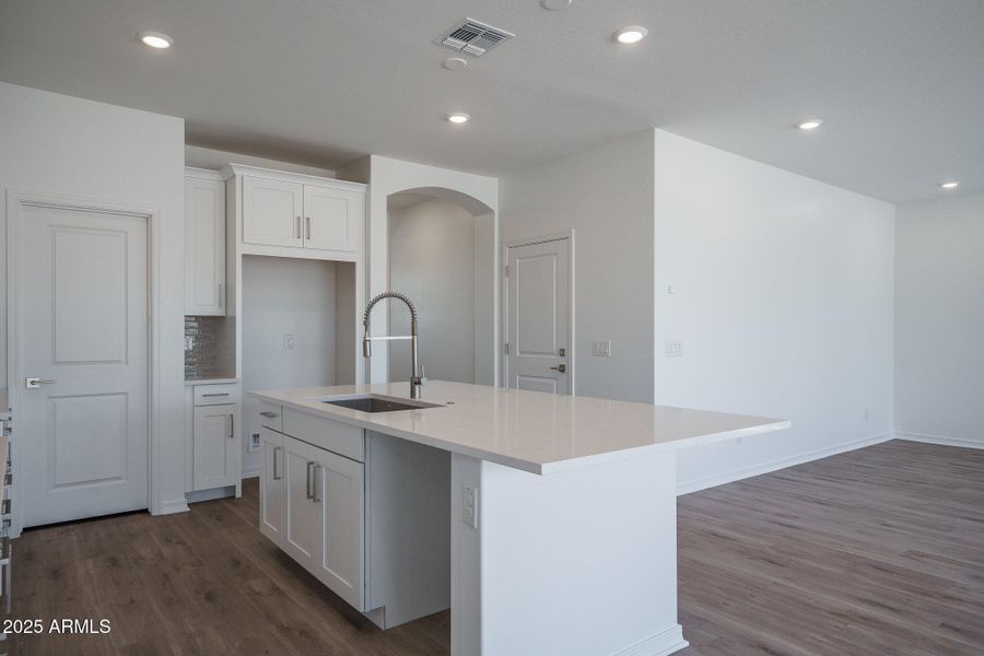 4) KITCHEN 4) KITCHEN