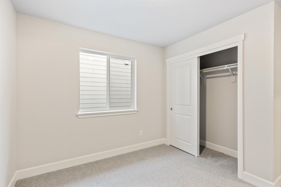 Spacious, unfurnished interior of a new home in Feather Ridge, Redmond (Image 20).