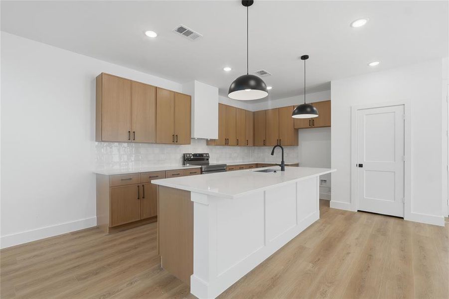 Furnished interior view inside a new home in , Dallas (Image 9).