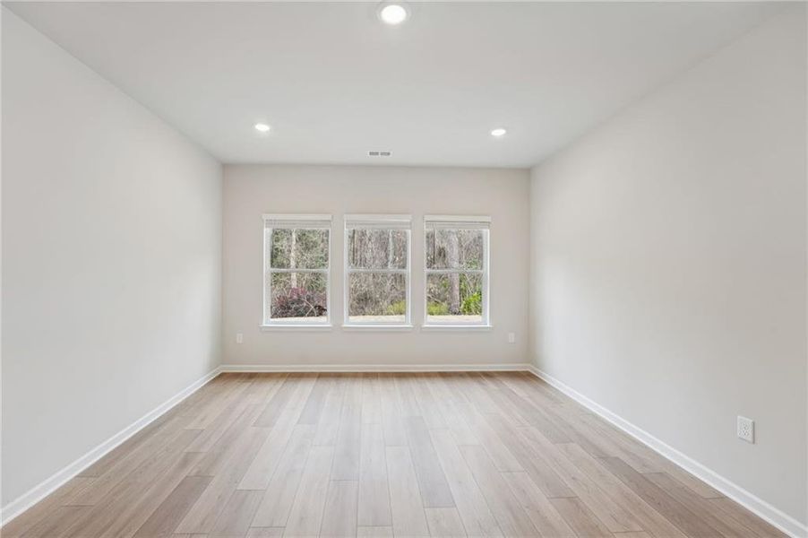 Spacious, unfurnished interior of a new home in Westmont Preserve, Powder Springs (Image 44).