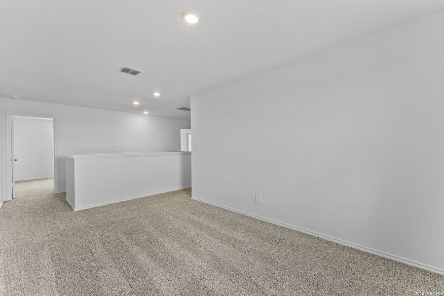 Spacious, unfurnished interior of a new home in Avenida, Converse (Image 27).