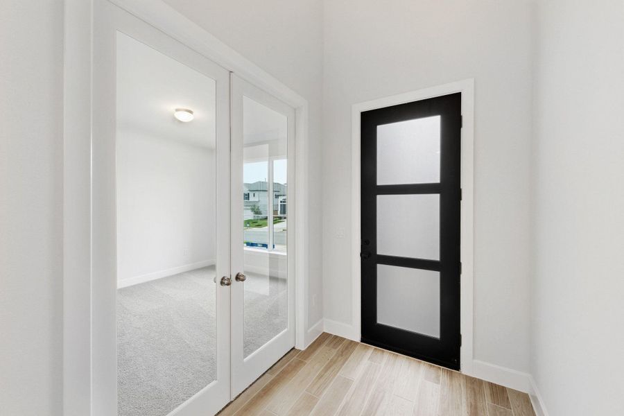 Spacious, unfurnished interior of a new home in The Colony, Bastrop (Image 23).