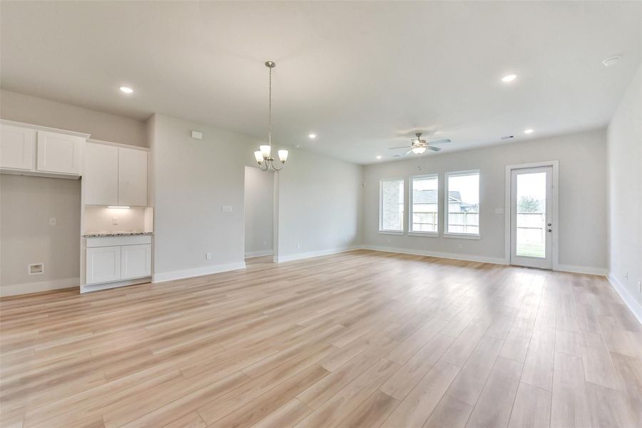 Spacious, unfurnished interior of a new home in Sierra Vista, Rosharon (Image 14).