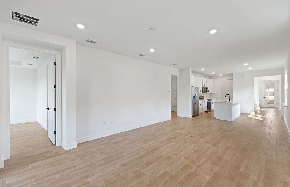 Spacious, unfurnished interior of a new home in Terreno, Naples (Image 14).