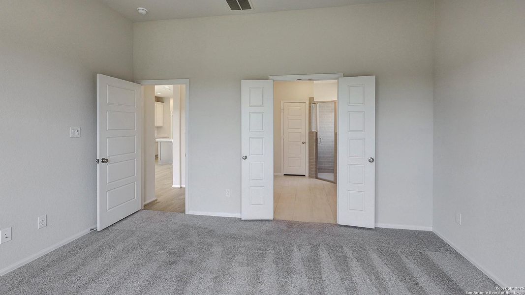Spacious, unfurnished interior of a new home in Ladera 40', San Antonio (Image 28).