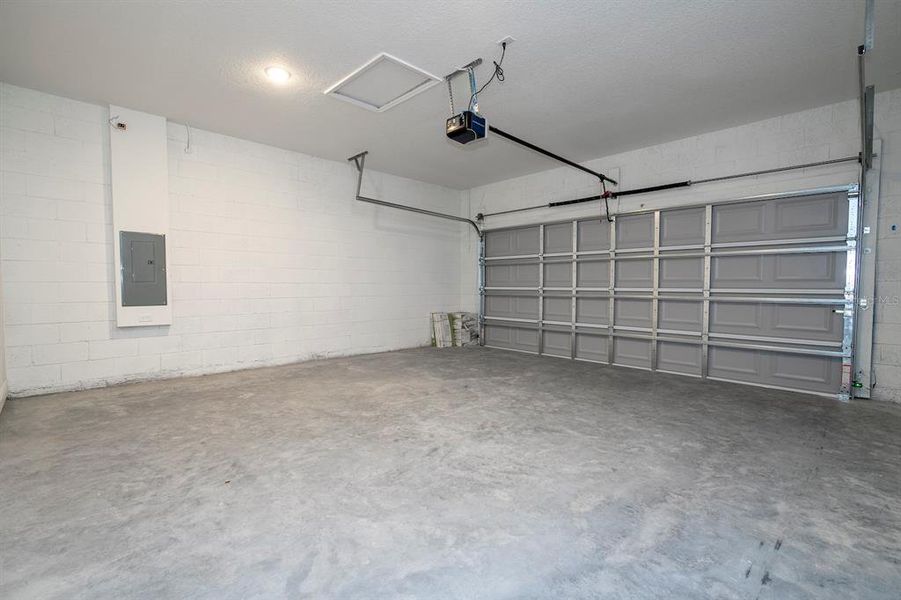 Spacious, unfurnished interior of a new home in , Ocala (Image 25).
