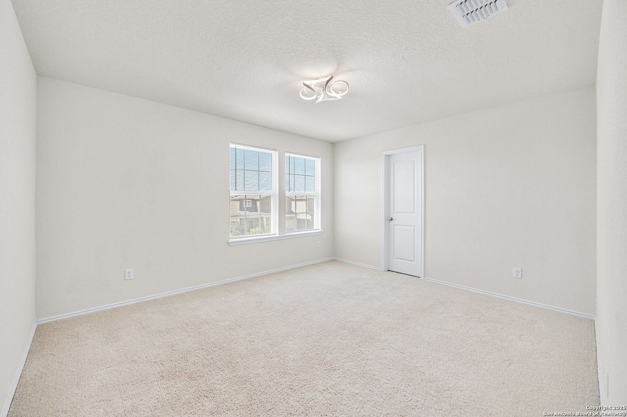 Spacious, unfurnished interior of a new home in Cinco Lakes, San Antonio (Image 36). Spacious, unfurnished interior of a new home in Cinco Lakes, San Antonio (Image 36).