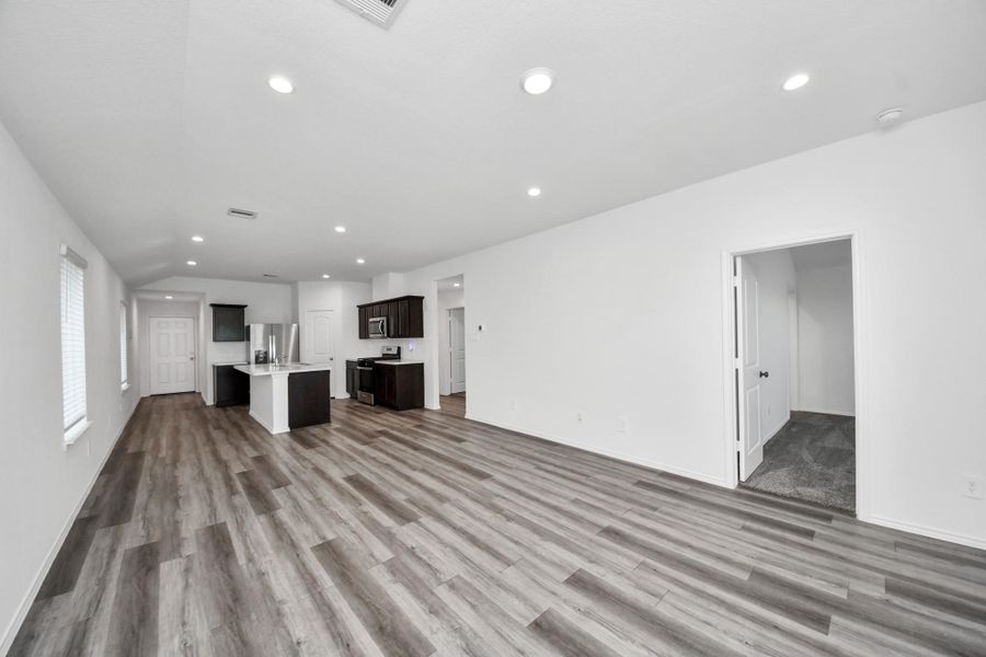 Spacious, unfurnished interior of a new home in Legacy Park, Houston (Image 22).