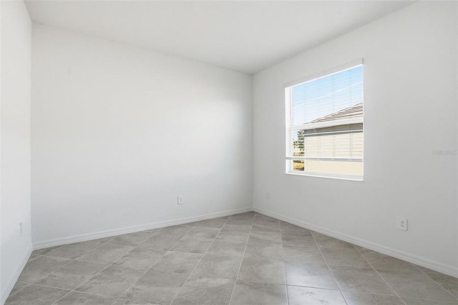 Spacious, unfurnished interior of a new home in Wellen Park Golf & Country Club, Venice (Image 24).