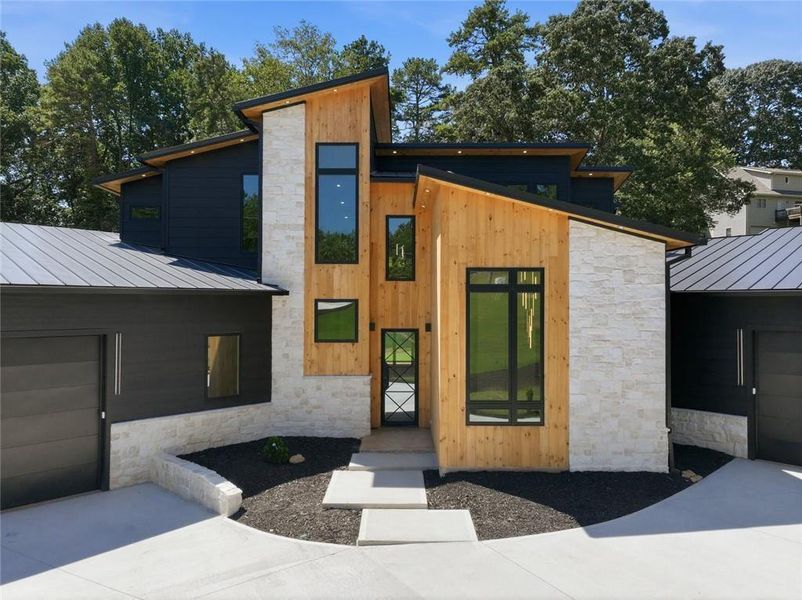 Exterior details and patio area of a home in , Gainesville (Image 3).