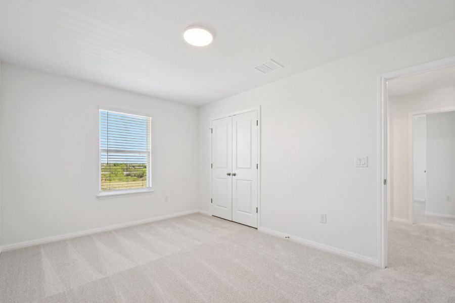 33 web or mls Young St S0704 033