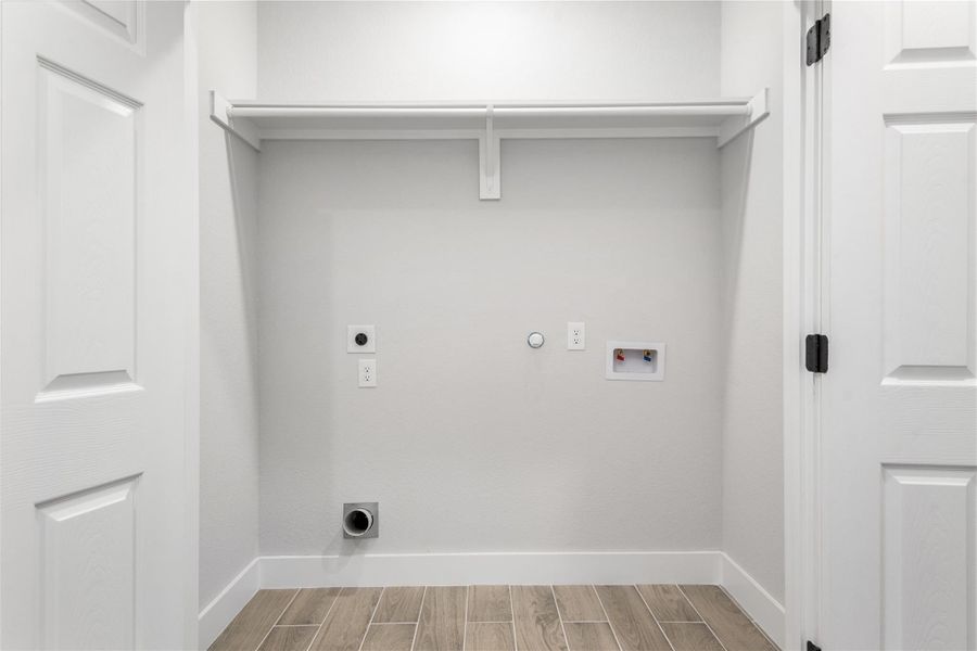 Spacious, unfurnished interior of a new home in , Houston (Image 35).