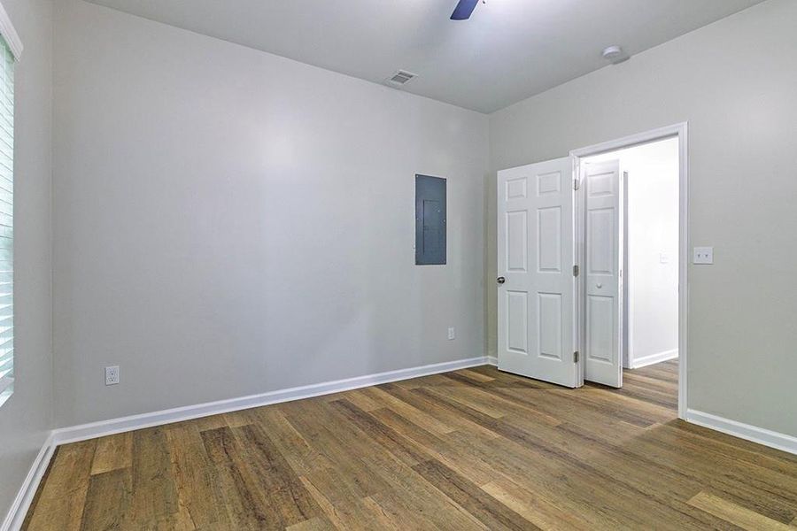 Spacious, unfurnished interior of a new home in , Macon (Image 16).