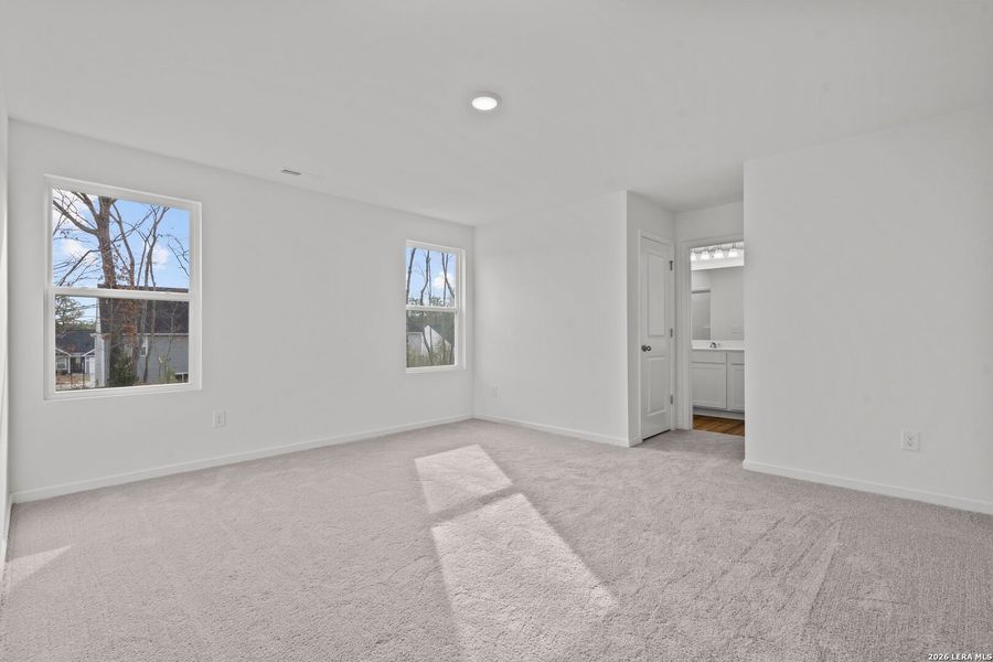Spacious, unfurnished interior of a new home in Hennersby Hollow, San Antonio (Image 17). Spacious, unfurnished interior of a new home in Hennersby Hollow, San Antonio (Image 17).