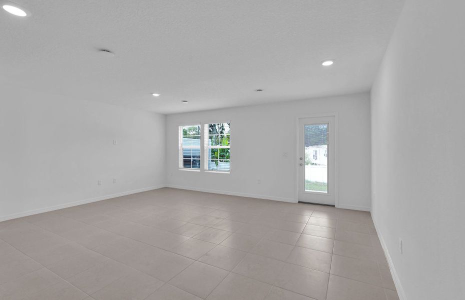 Spacious, unfurnished interior of a new home in Normandy Pines, Jacksonville (Image 16).