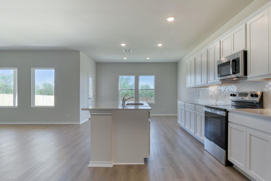 Image 20 representing the Placid by Ashton Woods in Meadows at Hennersby Hollow 40's, San Antonio, TX.