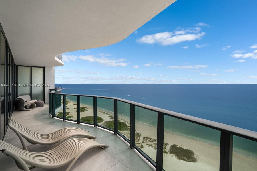 Condo located in Pompano Beach, FL showcasing its design and architecture (Image 21).
