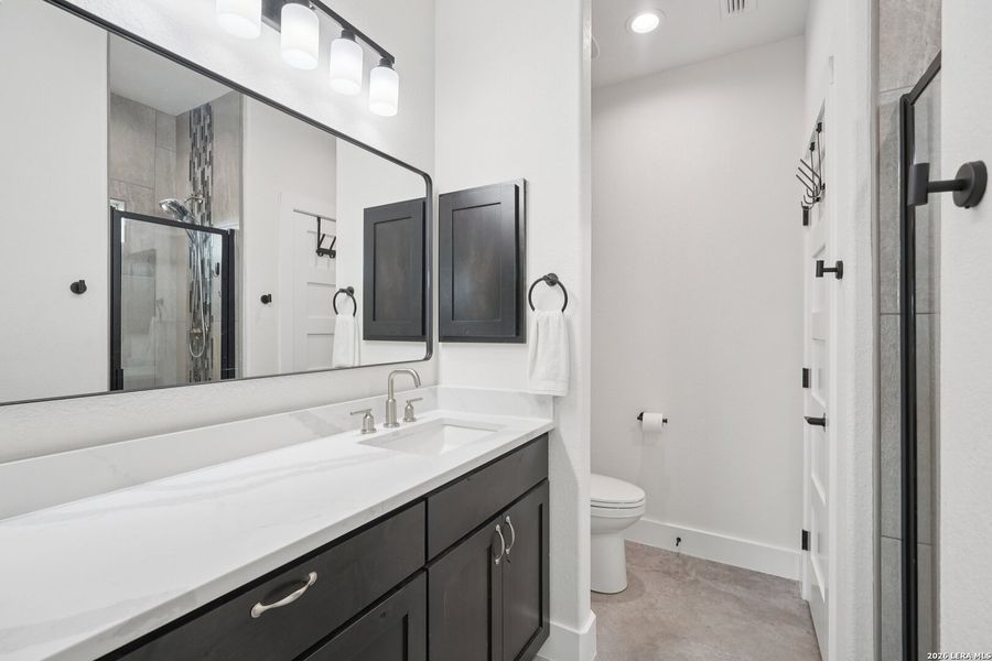 Furnished interior view inside a new home in , La Vernia (Image 10).