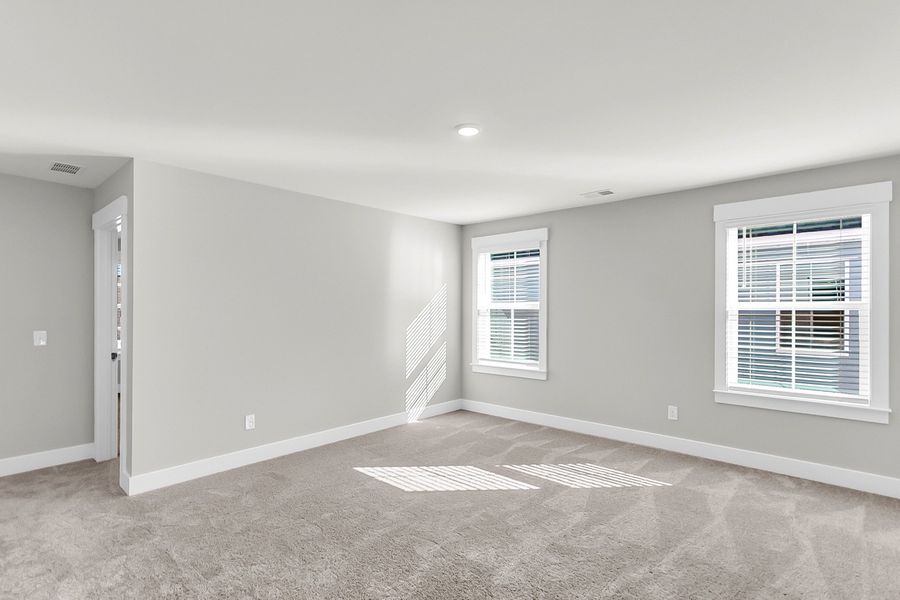 Spacious, unfurnished interior of a new home in Hewing Farms, Summerville (Image 33).