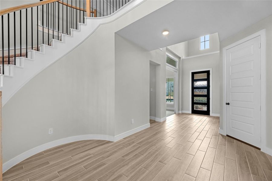Spacious, unfurnished interior of a new home in Austin Point, Richmond (Image 14).