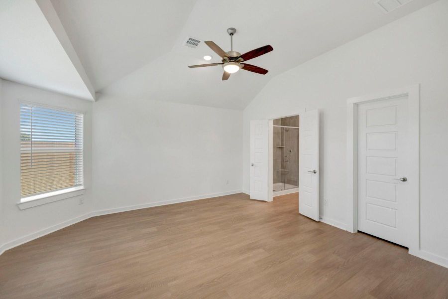 Spacious, unfurnished interior of a new home in Summerview, Fulshear (Image 25).